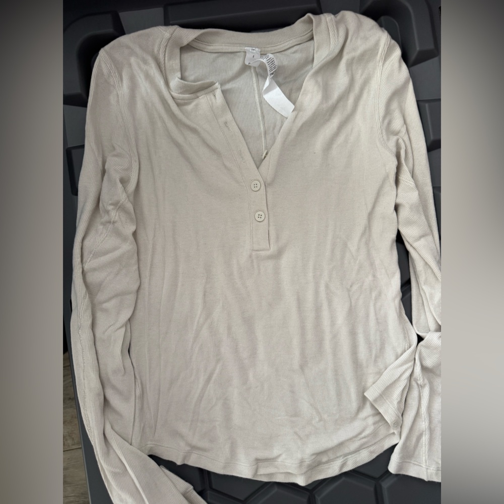 Lululemon Athletica Cream hold tight Long Sleeve